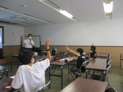  子ども大学生は積極的に講義に参加しました。