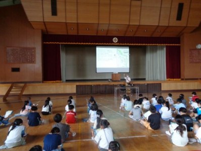 田子小学校の3年生に向け、まち探検の事前授業を行いました。