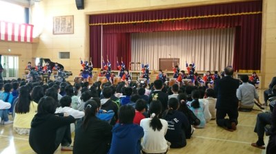 新しい和太鼓も使って新しいメンバーでの力強い演奏披露。春休み中も合同で練習していました。