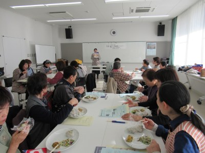 芋沢婦人防火クラブの皆さんと、災害時に役立つ常備菜講座を開催しました。