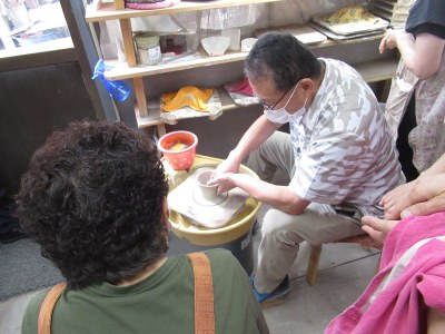 はじめにあやし楽遊窯代表、佐々木義昭先生の実技の指導を受けました。
