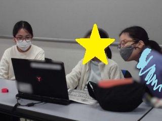 パソコンですごろくのデザインを修正している画像