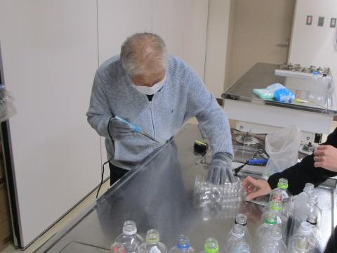 ペットボトル穴あけ