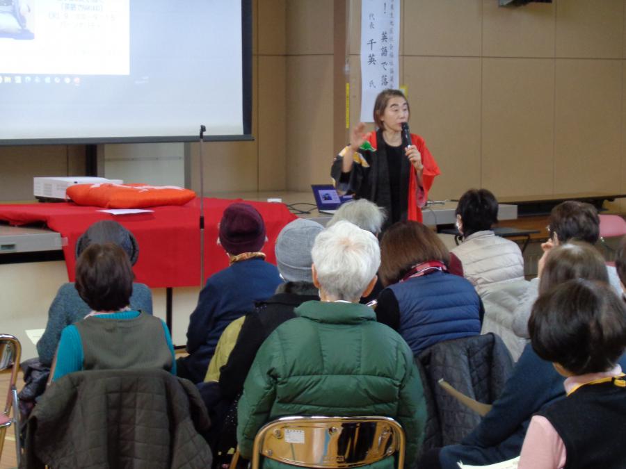 第8回、講師による英語落語講演のようす