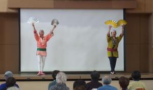 初めに、講師に見本となる演舞を披露していただきました