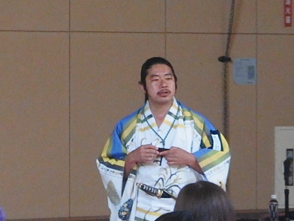 講話中の支倉常長氏の近影