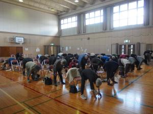 準備体操から筋力トレーニングまで、いくつかの運動を教えていただきました