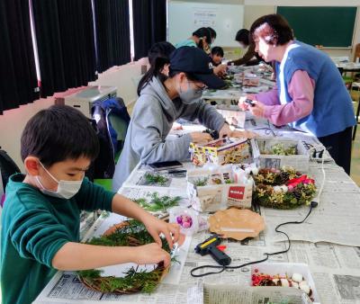 クリスマスリース作り②