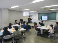 割りばしタワー先生の様子