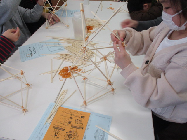 わりばし作業中