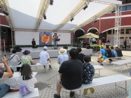 錦ケ丘夏祭りヒルサイド中央ステージの様子