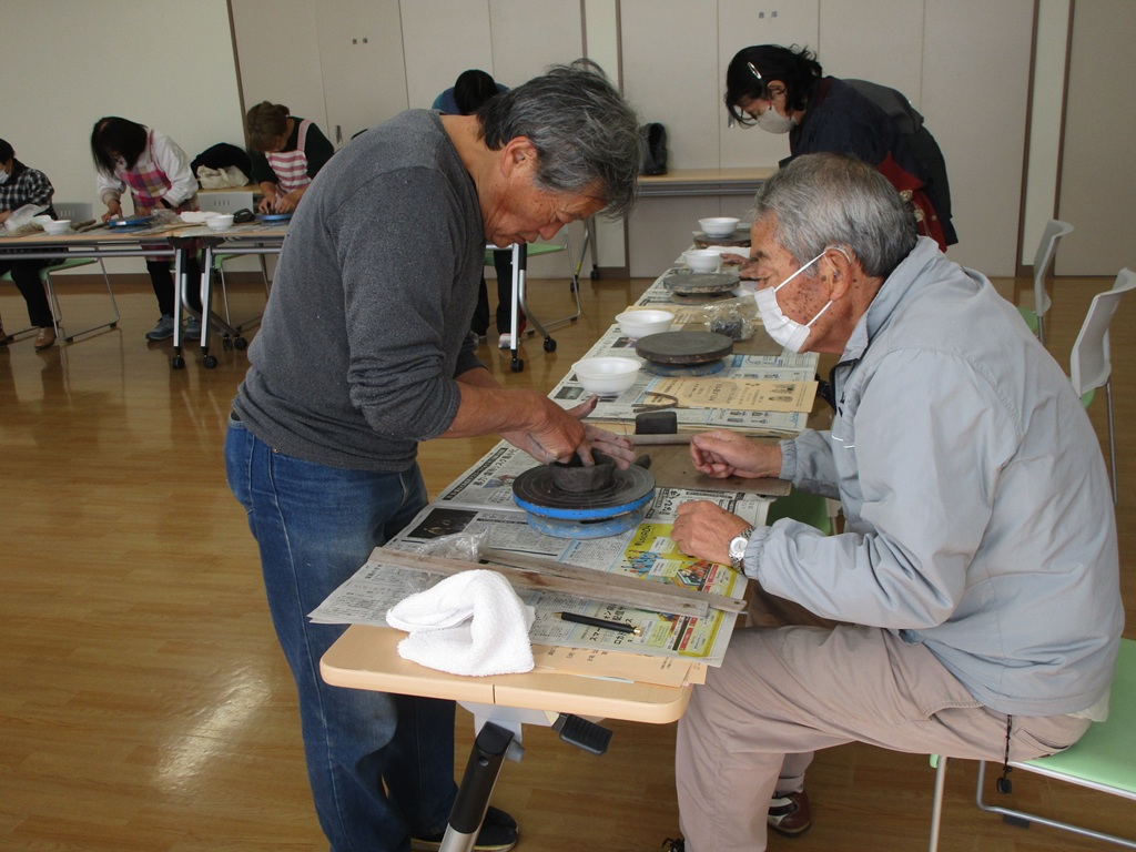 陶芸講師の指導