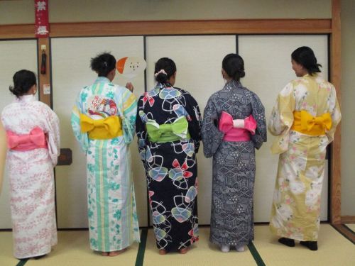 浴衣後ろ姿