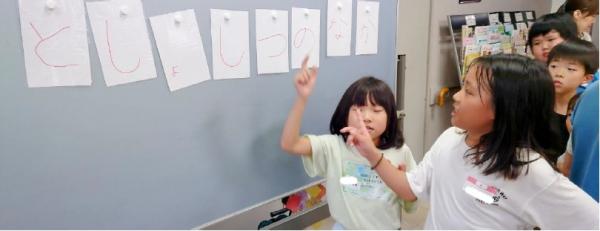 隠し場所を考える様子