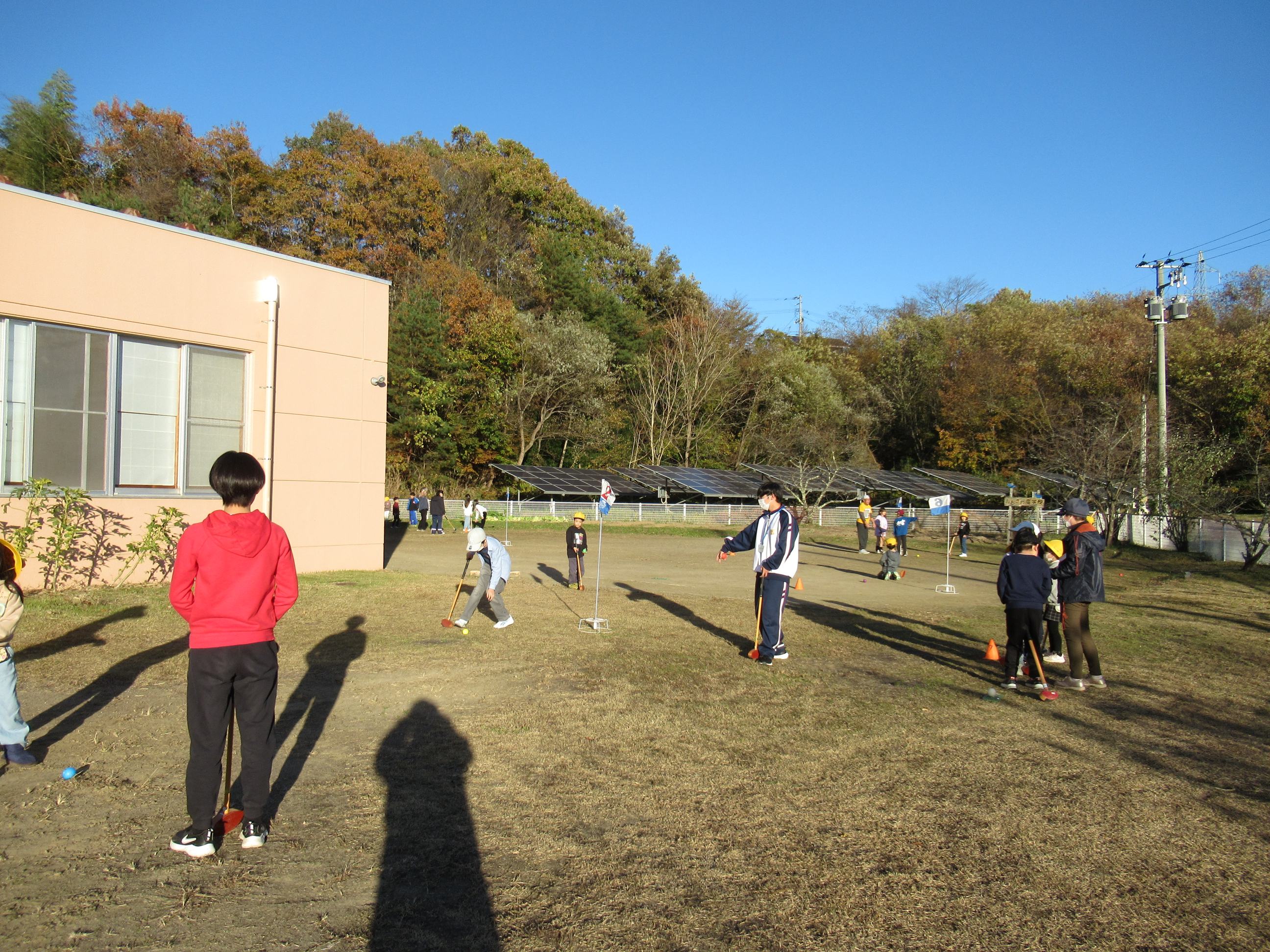 大沢市民センターの館庭に8つのコースを設定し、順番にコースを回りました。