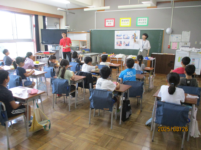 虹の丘小学校での出前授業の様子