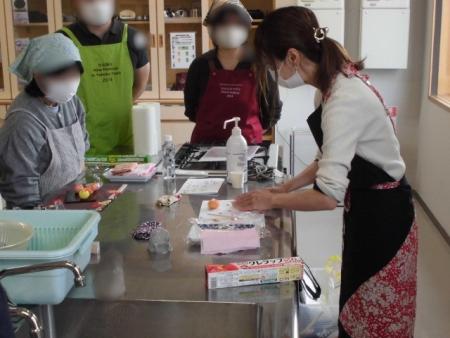 和菓子づくりの写真