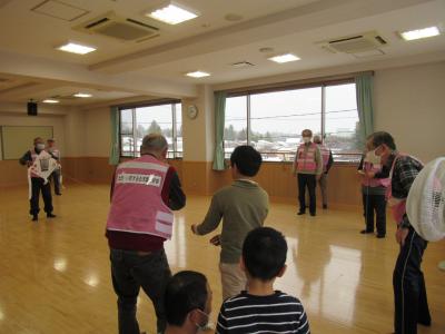 するめ天旗の揚げ方の実演を行いました