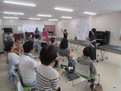 トーンチャイムを演奏している様子