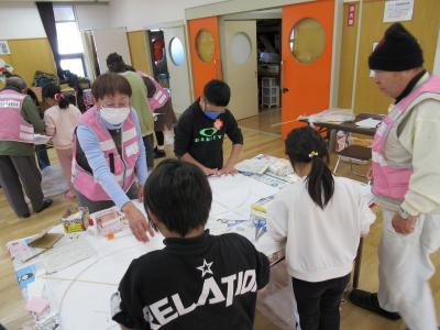 作業に取り組む様子を見守ります。