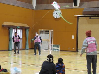 凧の揚げ方の実演を行いました。