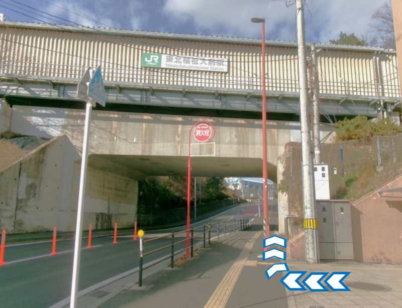 東北福祉大前駅のエレベーター前