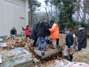 踏み固めています