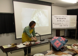 令和7年度あつまれやぎさんママン「飾り巻き寿司を作りましょう」講座のようす