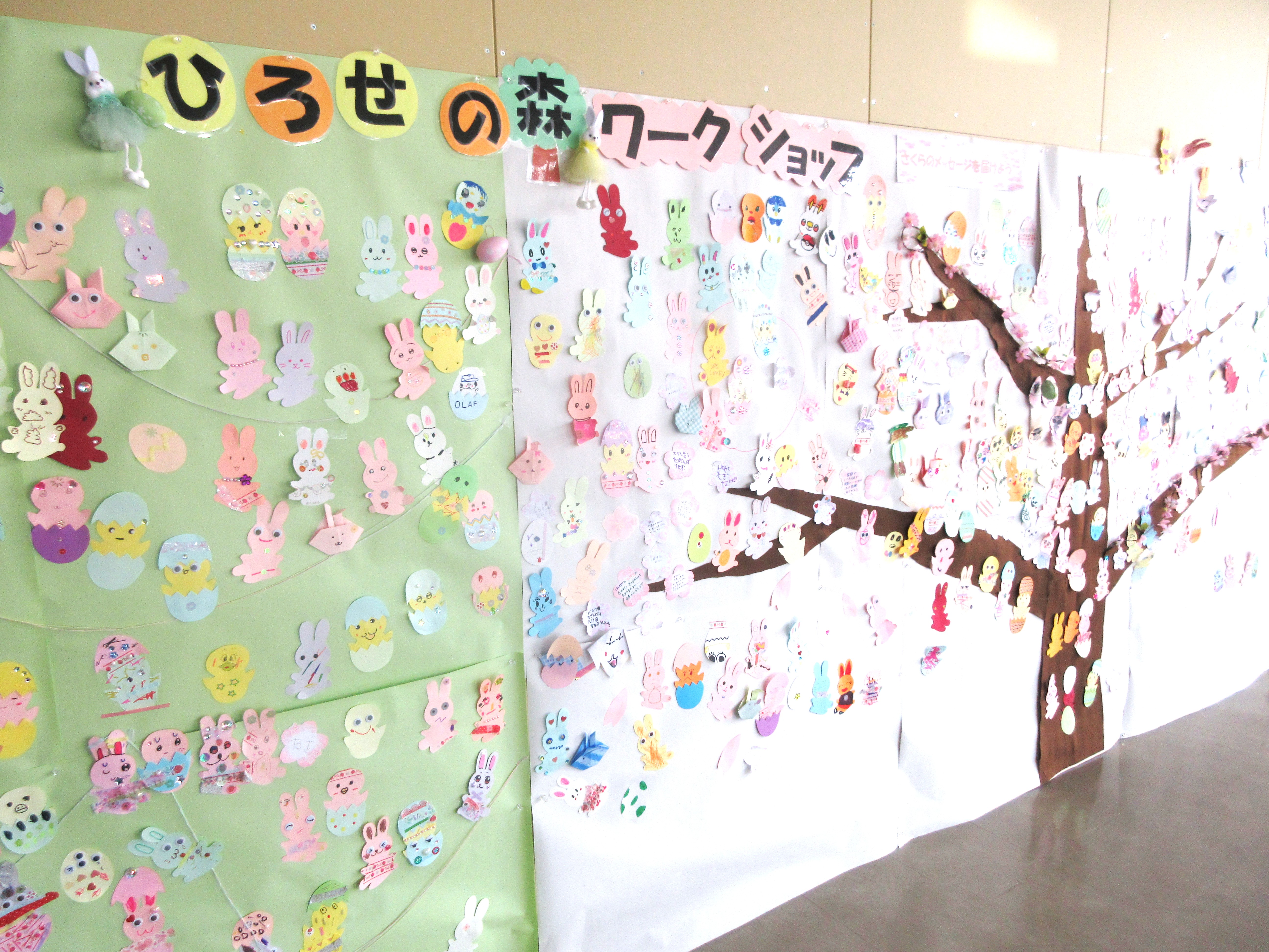 さくらとイースターロビー展示の様子1