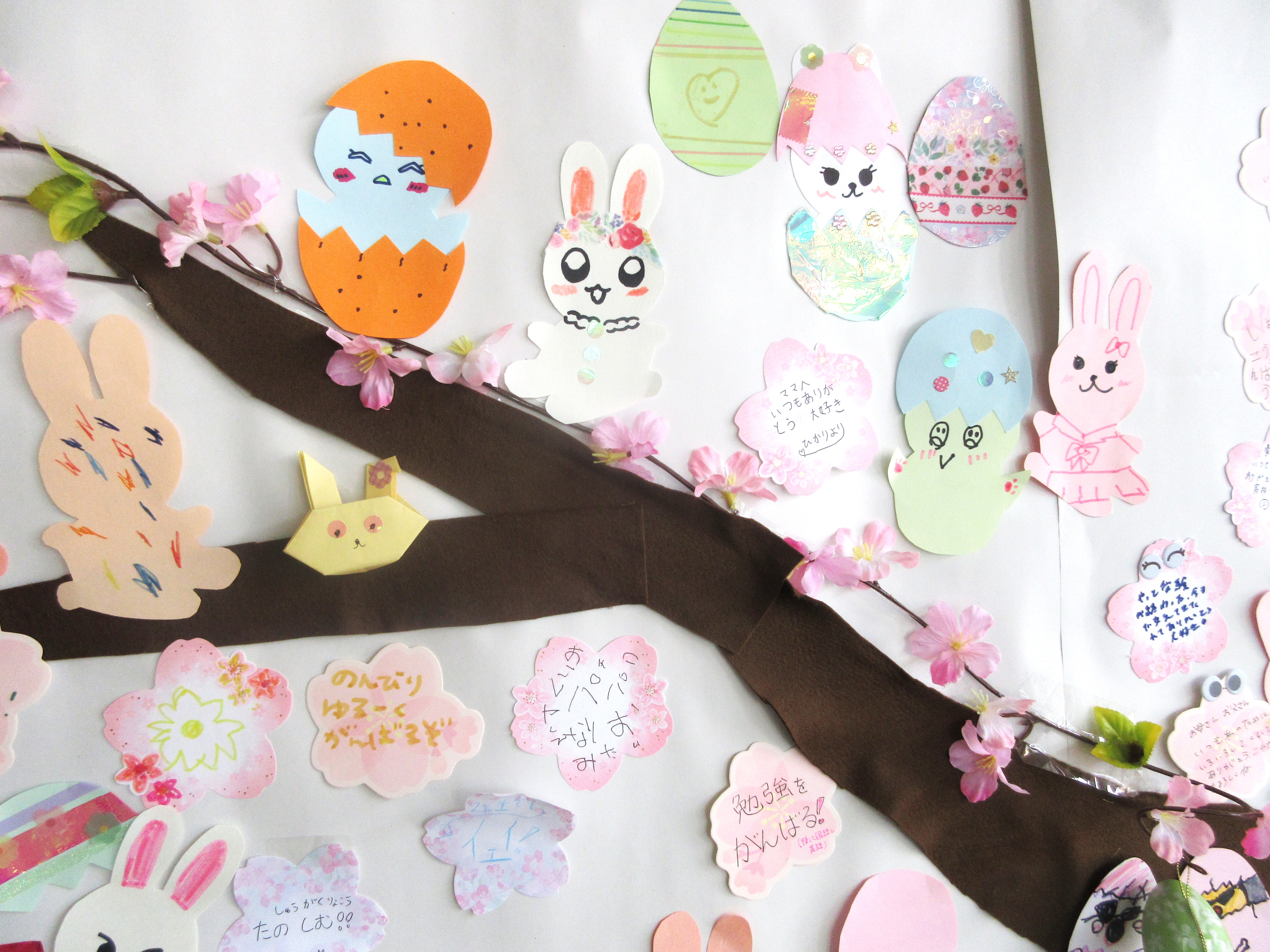 さくらとイースターロビー展示の様子3