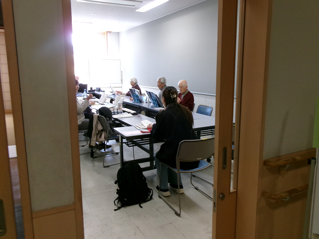 ハーモニカを練習している様子の画像