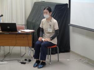 骨粗しょう症を予防する運動も実践しながら教わりました