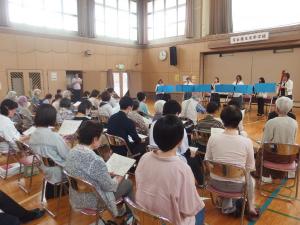 「ふるさと」の演奏では、受講生も合唱で参加