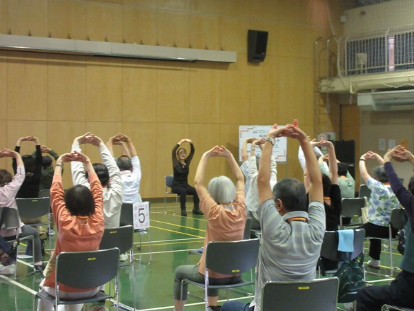 令和8年度東部いきいきスクール第1回やさしいストレッチかんたんダンスの様子