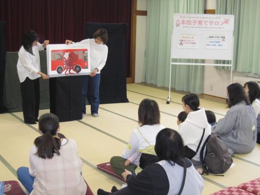 図書ボランティアコスモスさんによる読み聞かせ