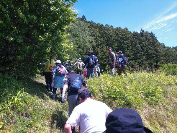 里山歩き出発