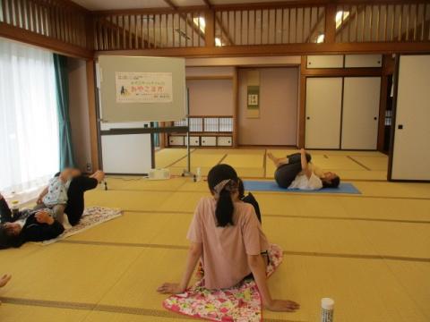 ひざかかえ