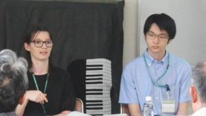 CIR（国際交流員）のハナさん（イギリス出身）、ウィリアムさん（アメリカ出身）