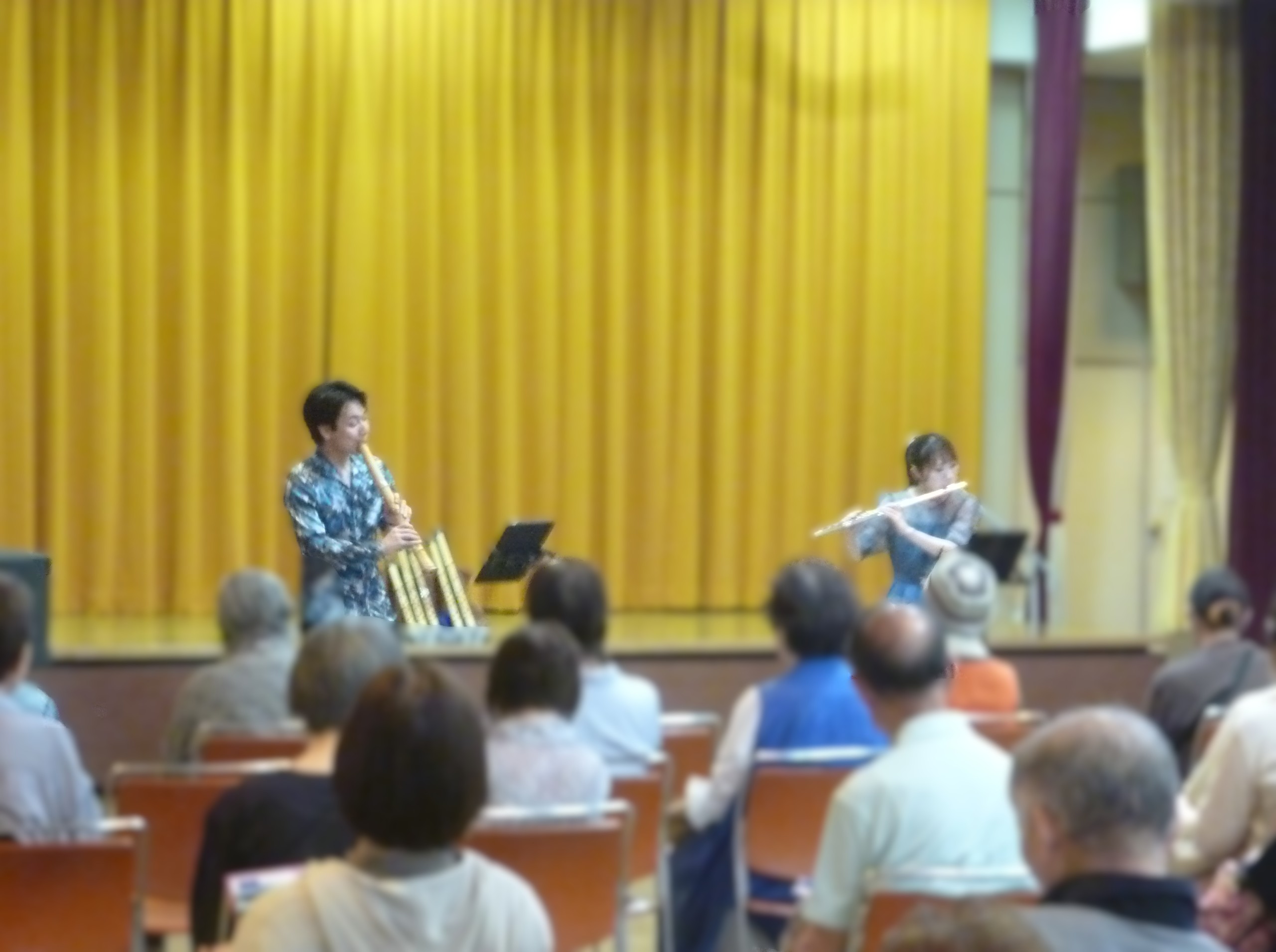 尺八とフルートの演奏