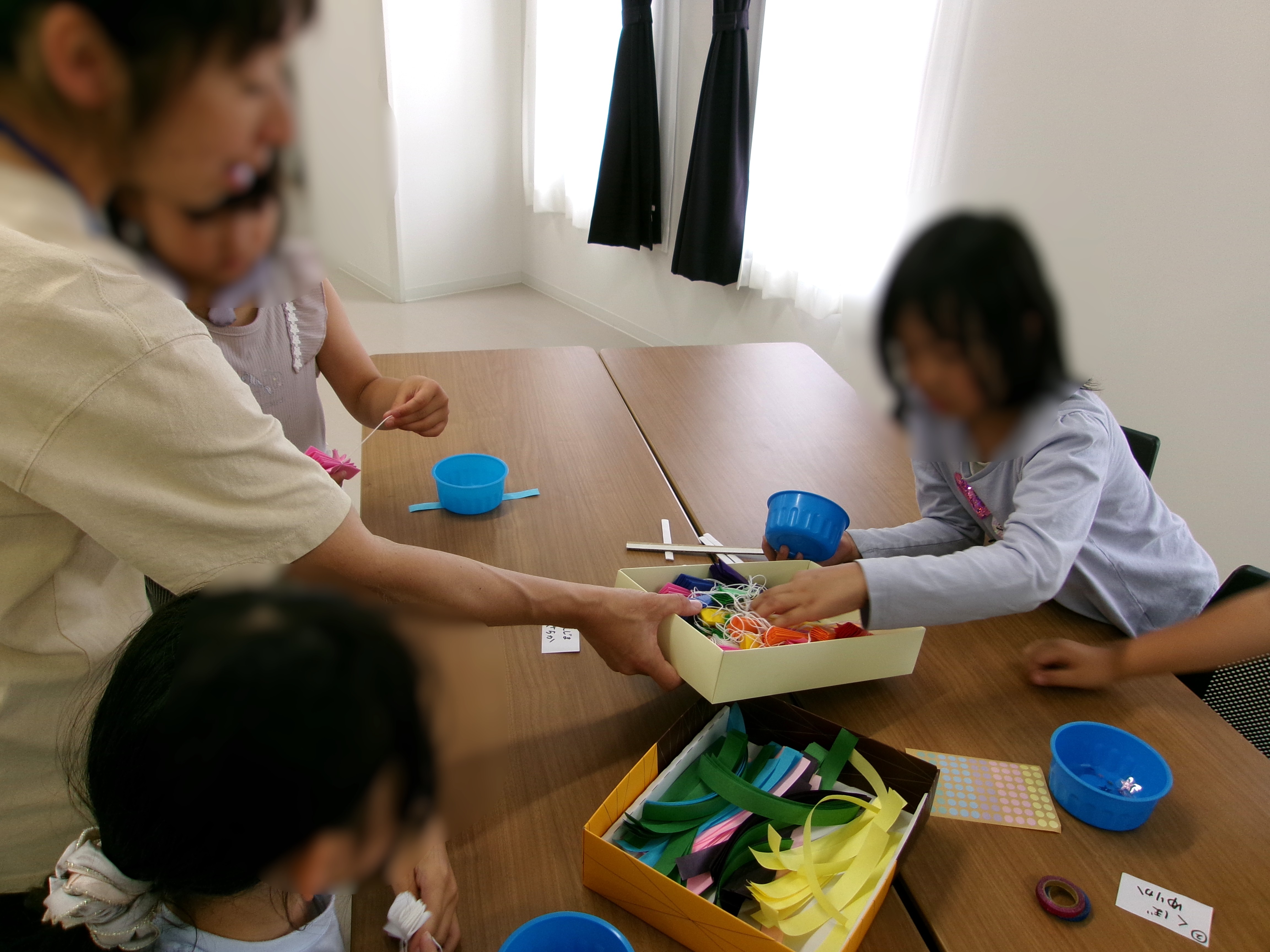 ミニ吹き流しを作っている様子2
