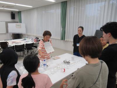 スライムの作り方を説明しています