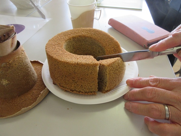 シフォンケーキづくり完成したケーキの写真