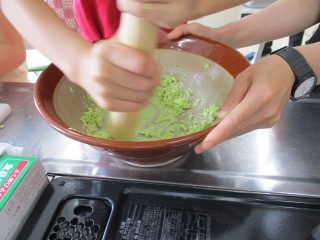 すりこ木でずんだに