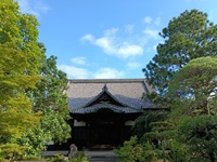 光明寺と青空
