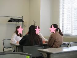 学生さんたちが話し合いをしている様子です。