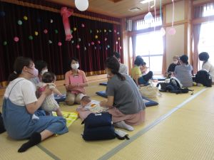 しゃべりタイム会場　話をする参加者2