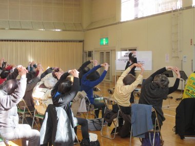家でもできる健康体操の様子