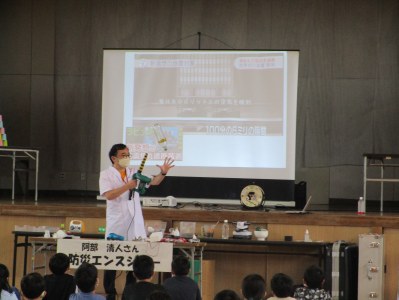 7月15日（金）長命ケ丘小学校で実験を交えながら防災について学びました。